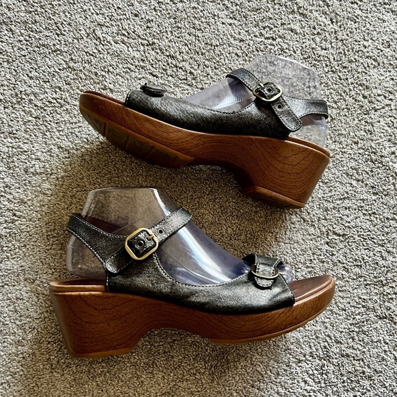 Dansko Size 40 Pewter Leather Joanie Strappy Wedge Slingback Sandals - Picture 2 of 7
